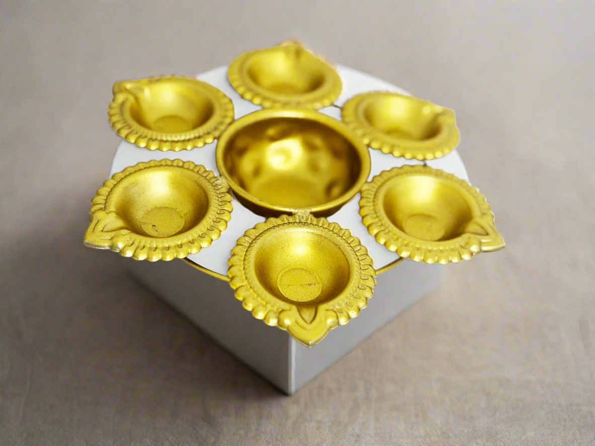 6 faceted diya set of 5