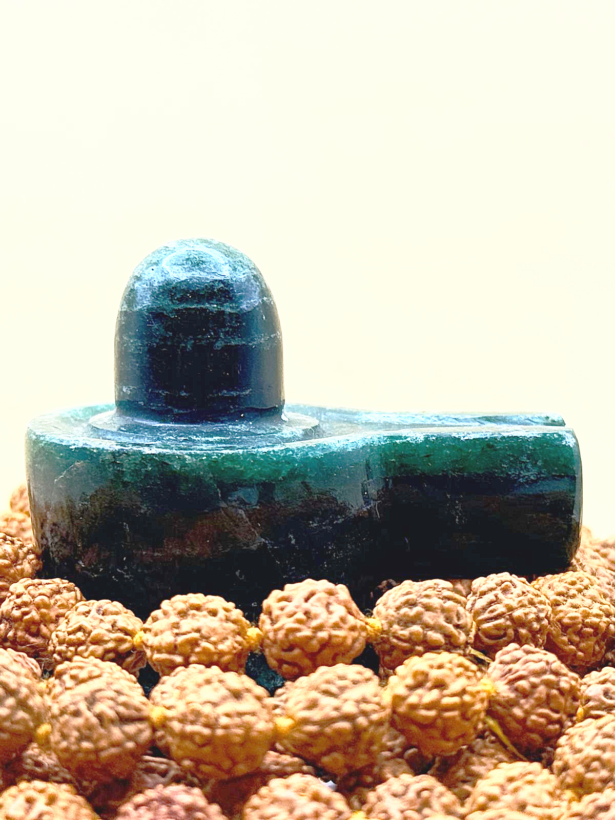 Natual hand-crafted emerald Shivling