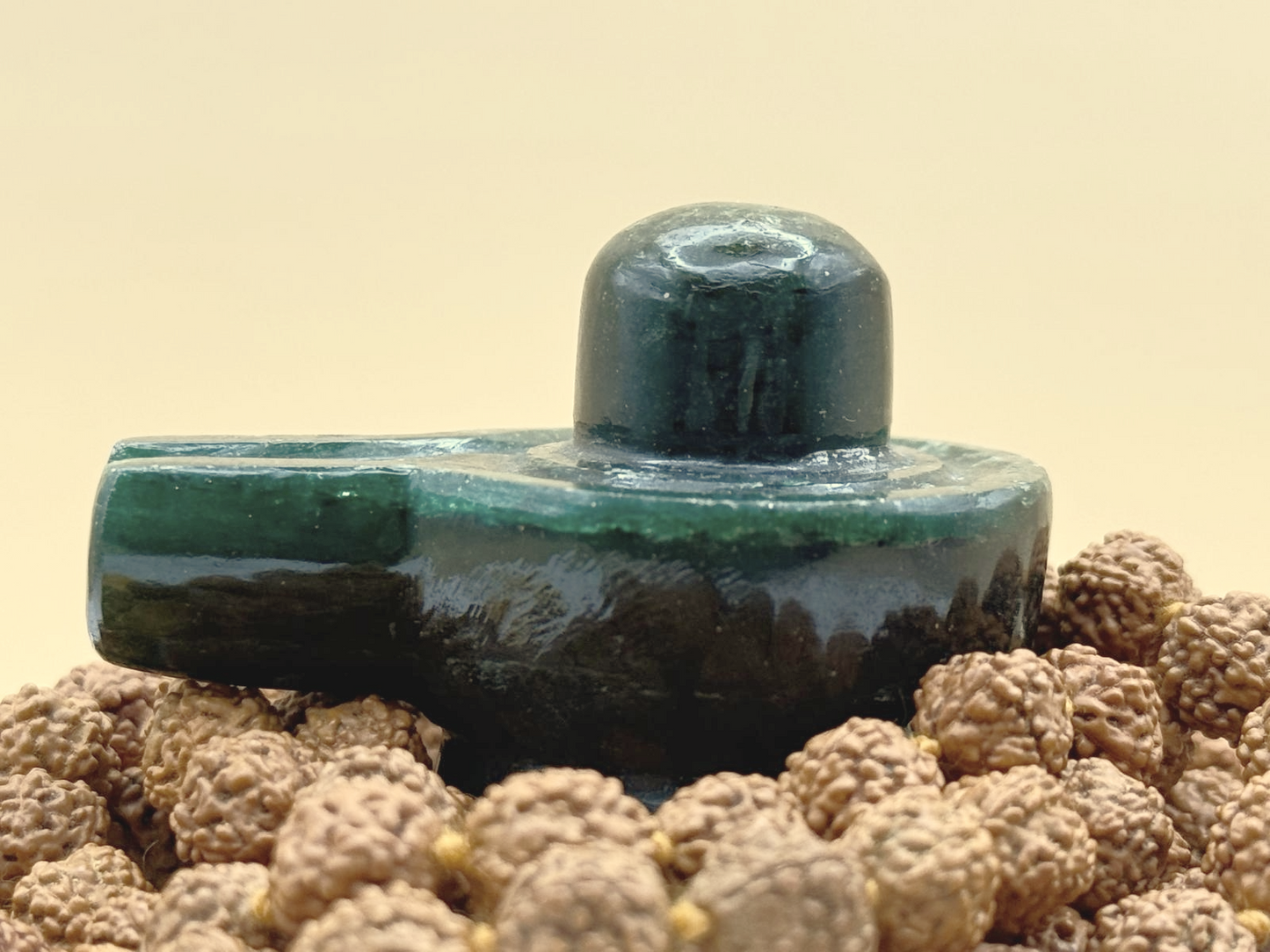 Natual hand-crafted emerald Shivling